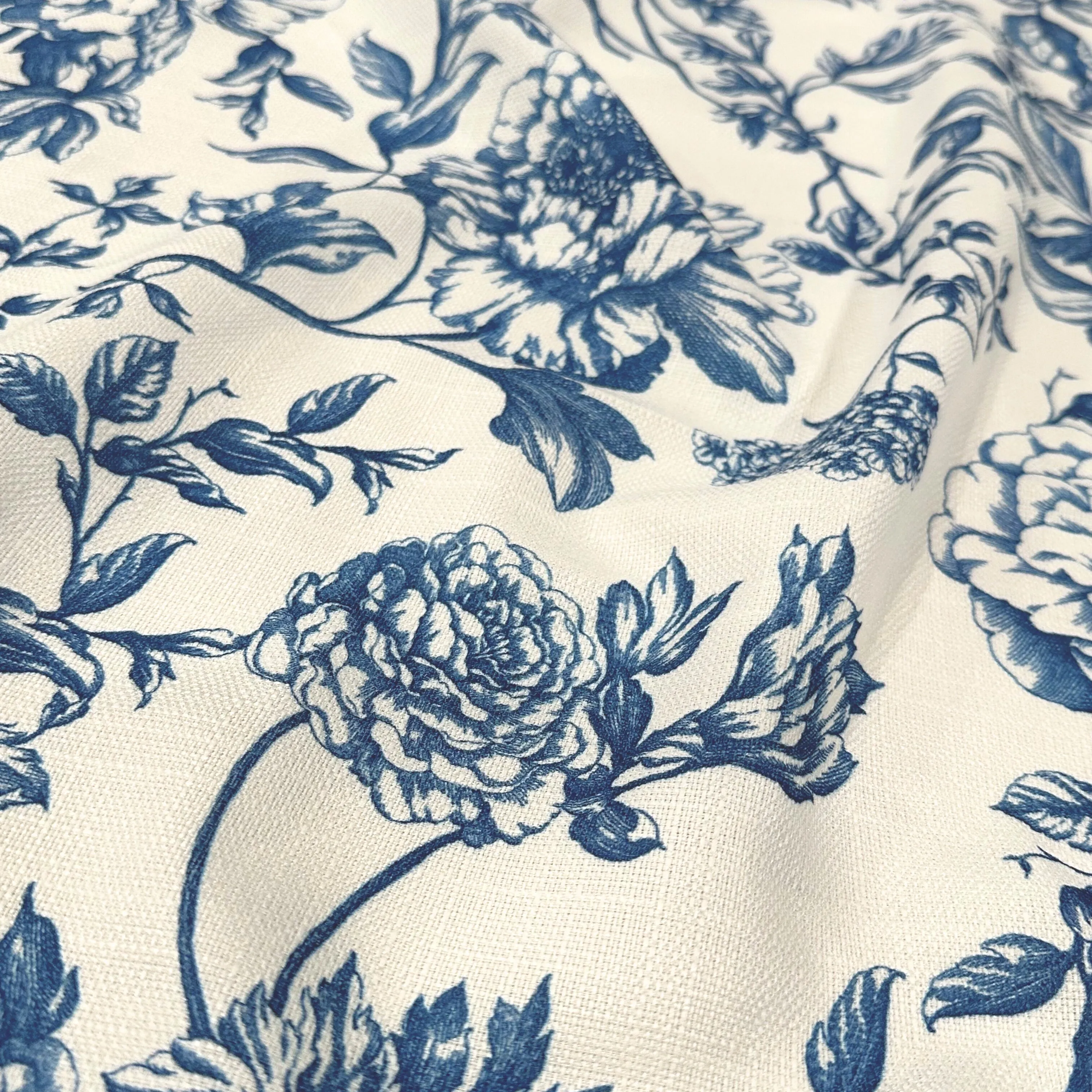 Artistry Bloom Table Linen in Royal