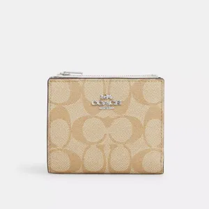 Coach Bifold Wallet in Signature Canvas - Light Khaki Chalk | Coach 經典印花兩摺短銀包 - Light Khaki Chalk