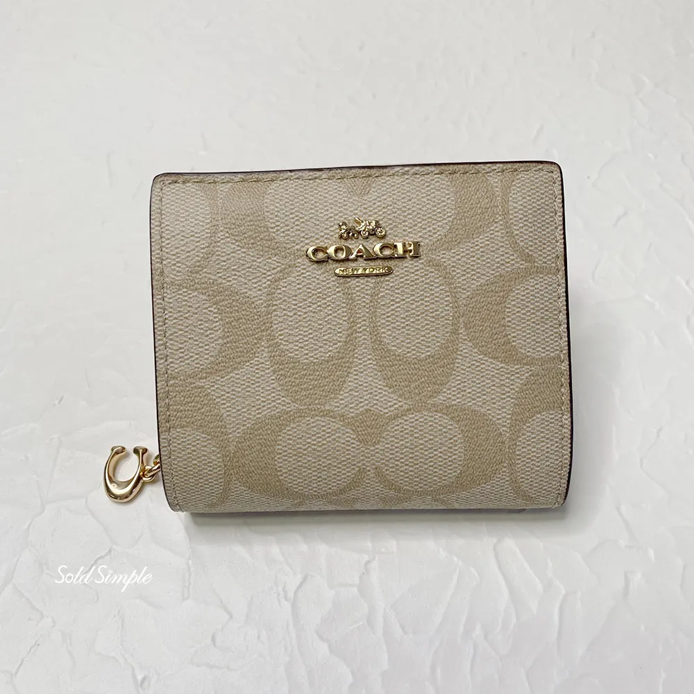 Coach Snap Wallet in Signature Canvas - Light Khaki | Coach 經典印花真皮短銀包 - Light Khaki