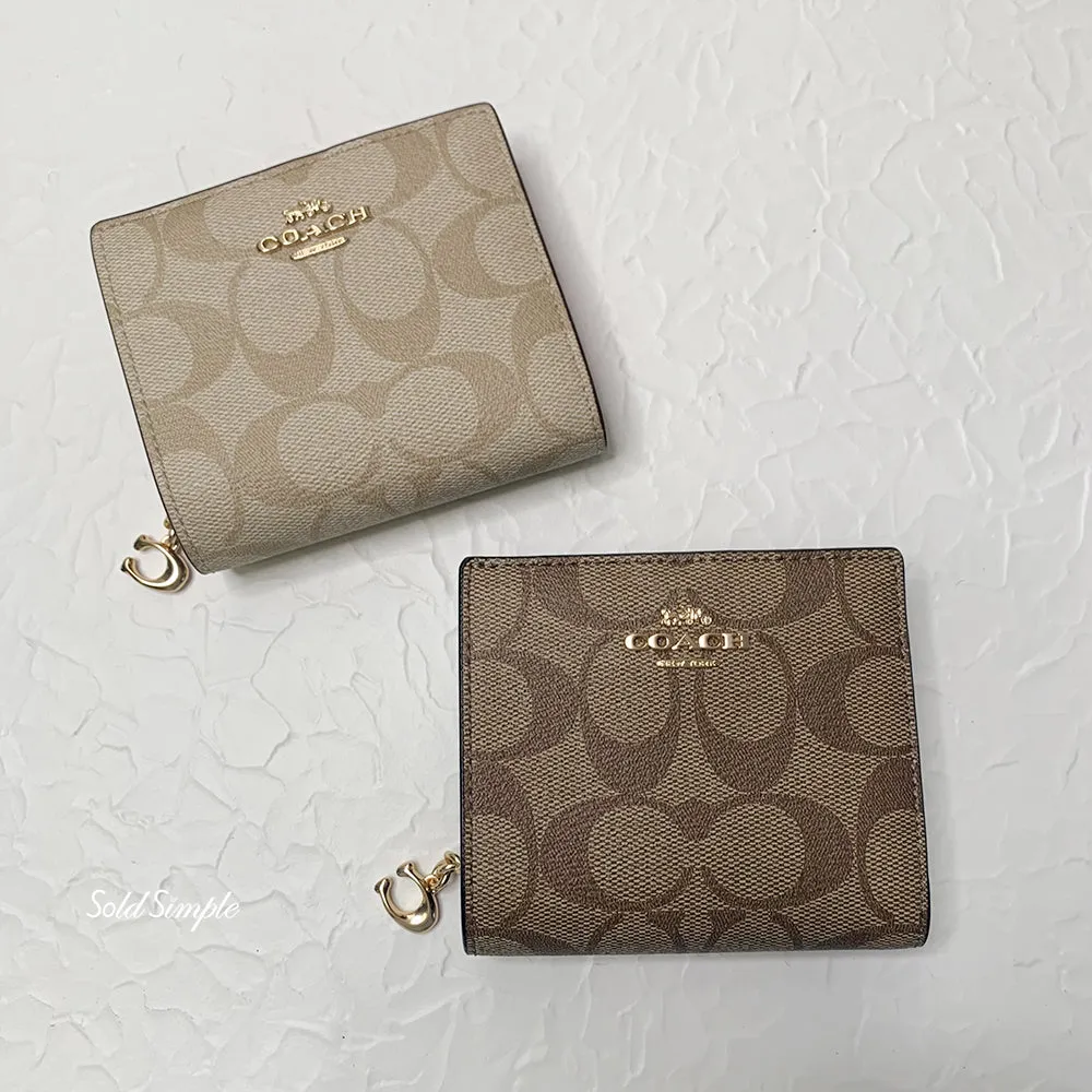 Coach Snap Wallet in Signature Canvas - Light Khaki | Coach 經典印花真皮短銀包 - Light Khaki