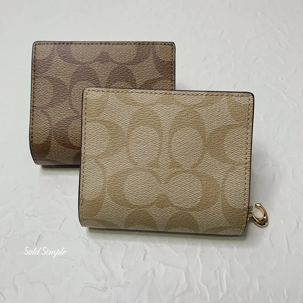 Coach Snap Wallet in Signature Canvas - Light Khaki | Coach 經典印花真皮短銀包 - Light Khaki