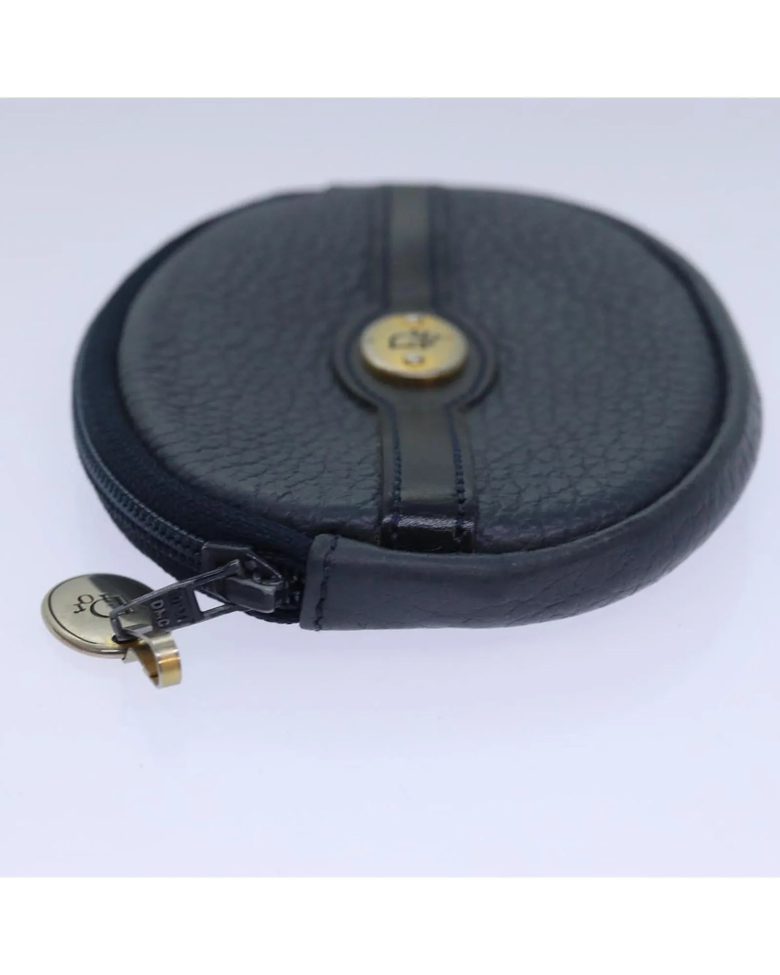 Leather Coin Purse with Metal Fittings and Compact Design